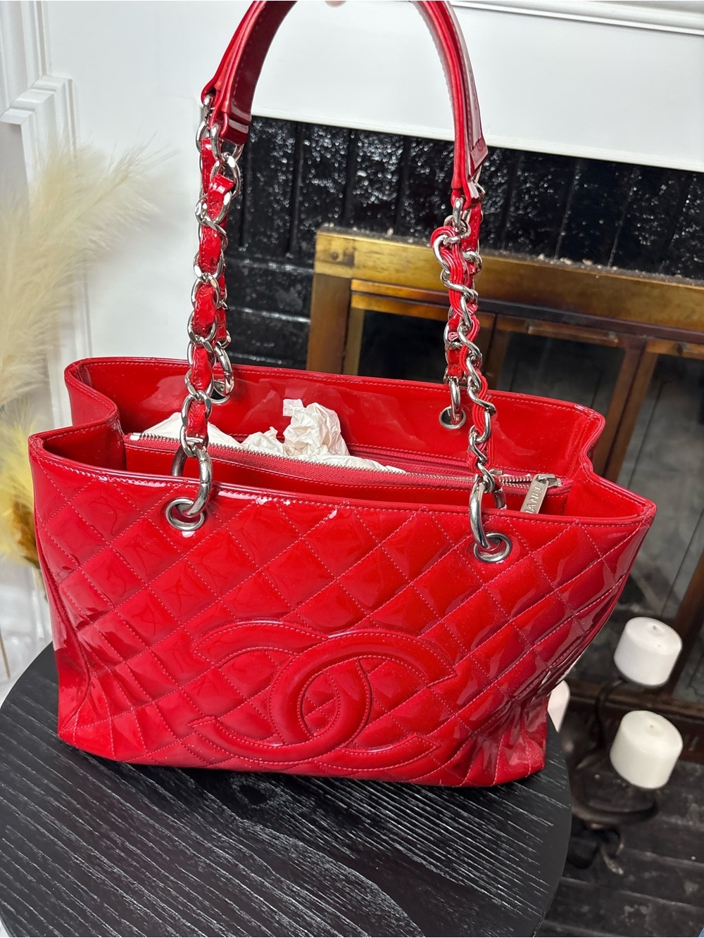CHANEL Red Quilted Patent Leather Grand Shopping Tote with Double-C Logo - Picture 14 of 15